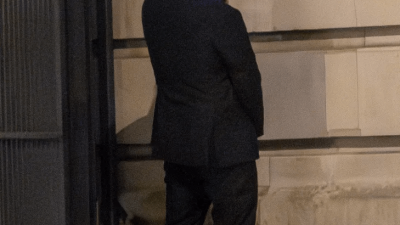 노상방뇨하는 루니